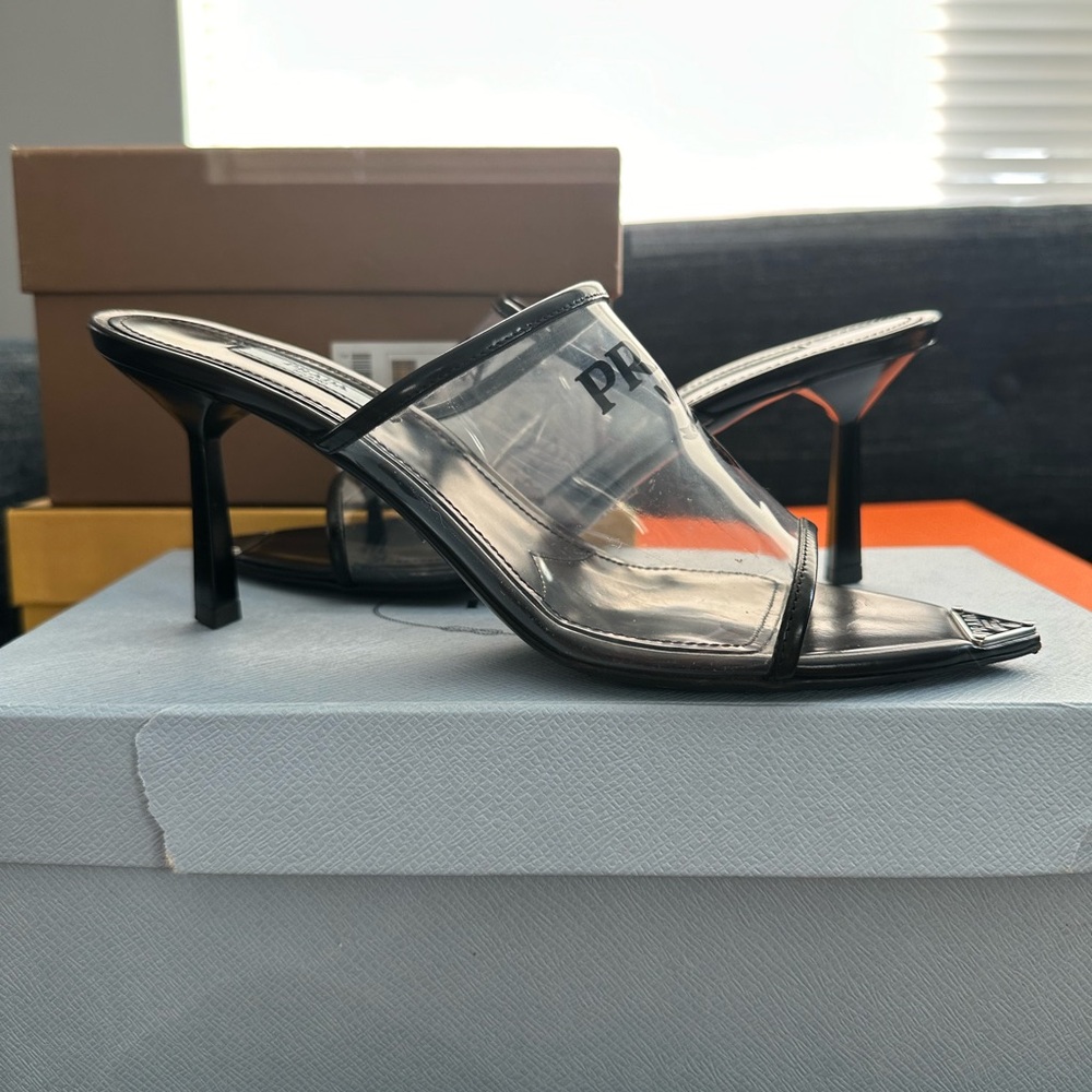 Prada
PVC Graphic Print Slides
Women's Size: 8 | US8, IT38